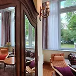 Daire Haniel Carl